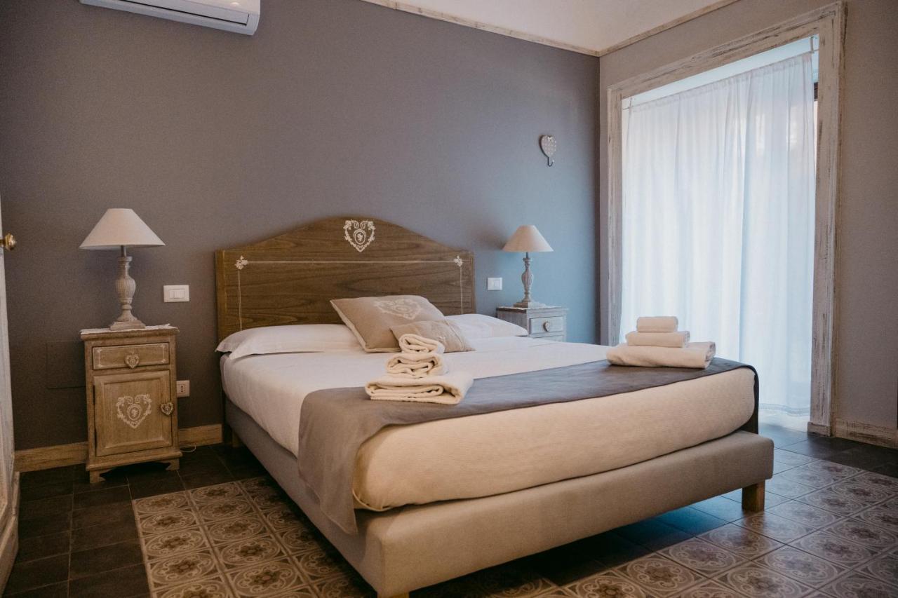 La Casa Di Alma Luxury Rooms カターニア エクステリア 写真